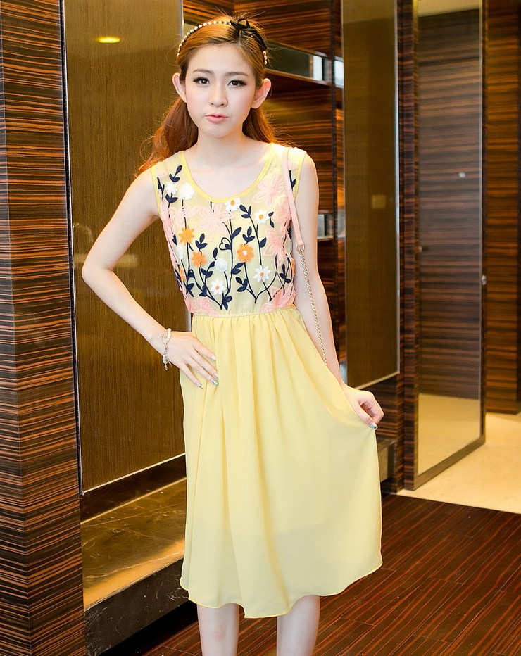 Elegant Light Yellow Exquisite Floral Embroidery Sleeveless Chiffon Dress
