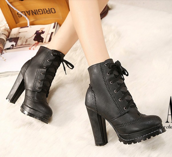 Good Quality Front Bandage Chunky Heel Platform Ankle Boots In Black