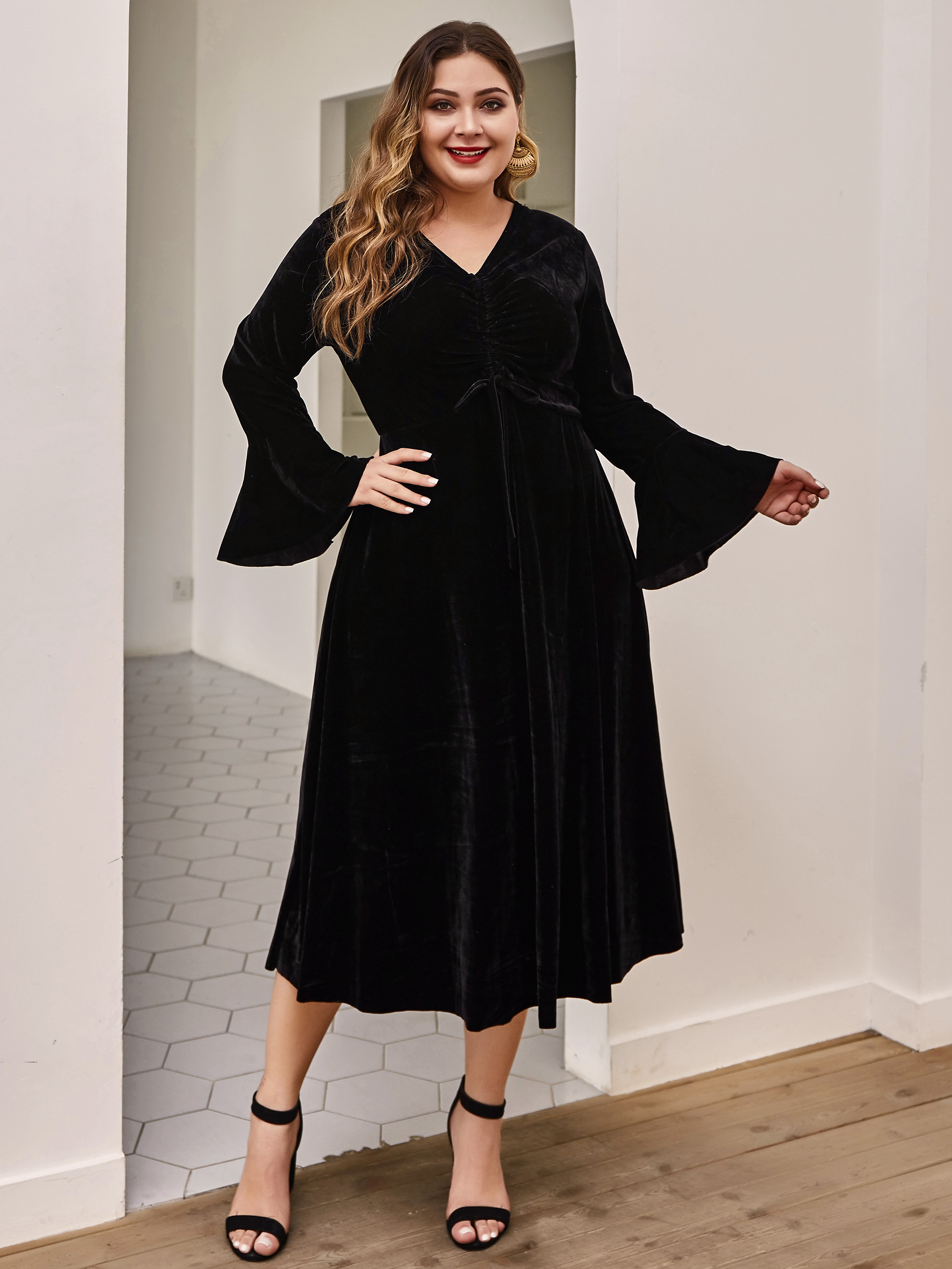 Wholesale Plus Size Solid Flare Black Long Sleeve Dress UCA093021BA