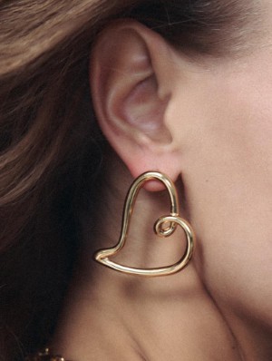Hollow-out Heart Pattern Metallic Earrings