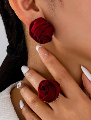 Luxurious Rose Pattern Ring Earrings Set