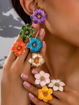 Luxurious Flower Pattern Earrings