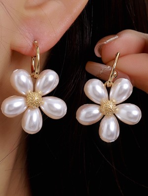 Minimalist Pearl Flower Earrings