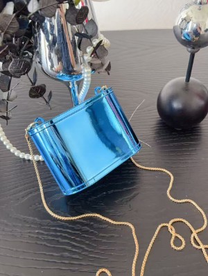 Chain Glossy Magnetic Closure Handbags