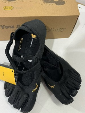 FiveFingers Split-Toe Barefoot Yoga Shoes