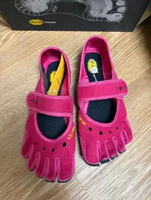 Adjustable Strap Five-Finger Barefoot Shoes