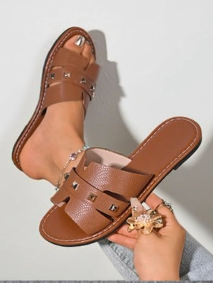 Pure Color Rivet Round Toe Slippers