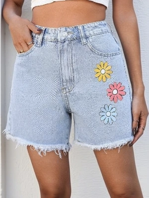 Applique Raged Hem Denim Shorts