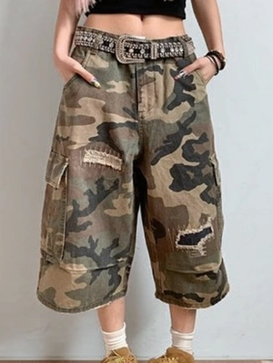 Camo Patched Multi Pocket Cargo Capri Pants