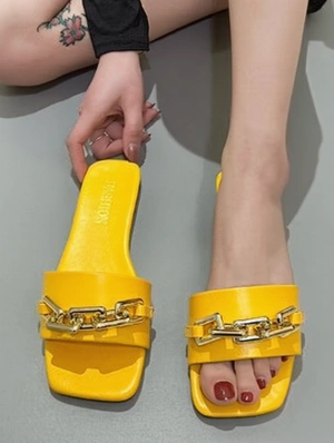 Metal Chain Decor Flat Heel Slippers