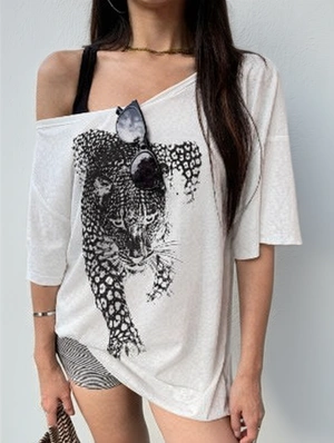 Leopard Printed Inclined Shoulder T-shirts