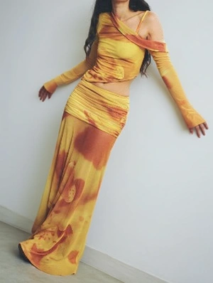 Inclined Shoulder Floral Ruched Skirt Sets