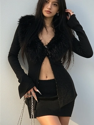 Hook Closure Fur Trim Low Neck Crop Tee